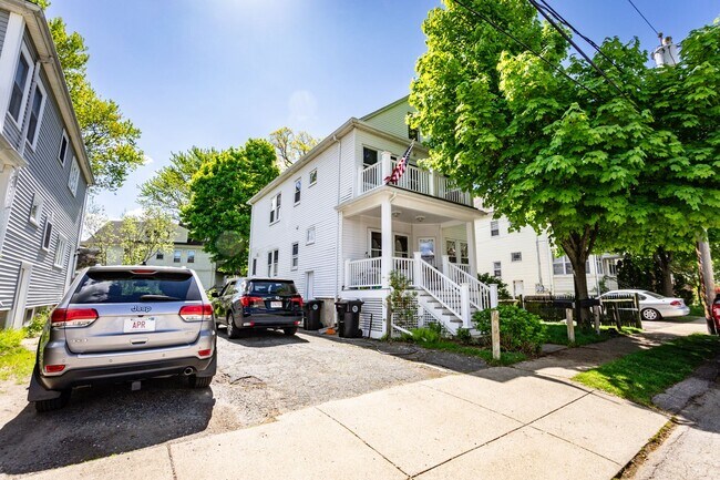 Building Photo - 6-8 Putnam Street