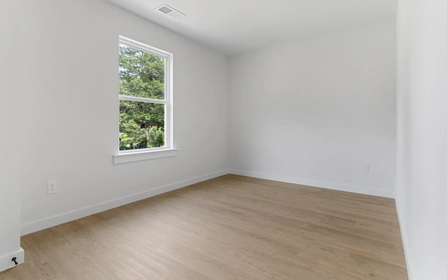 Building Photo - 14 Catawba Ave