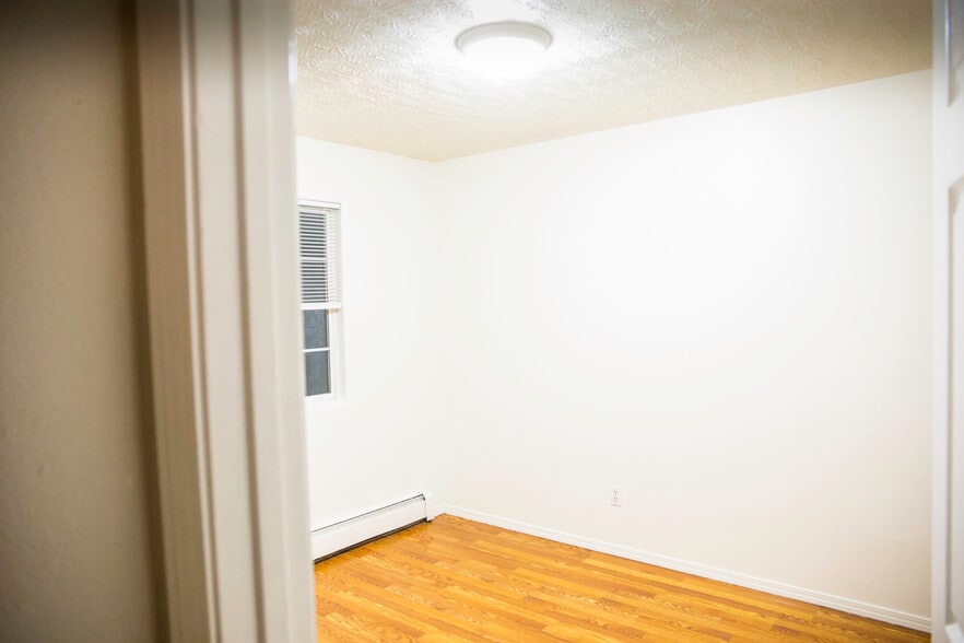 Building Photo - 1805 Dare Ave