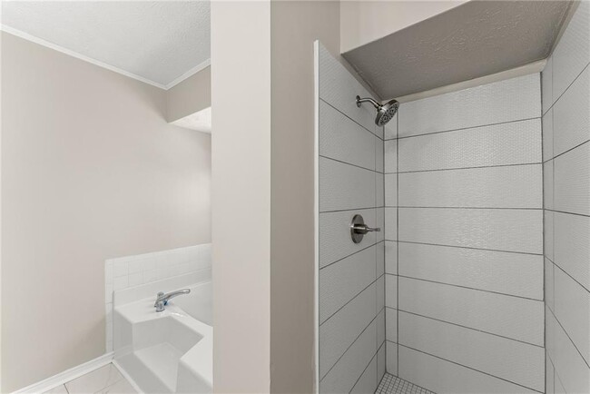 Building Photo - 175 Cedar Ridge Dr