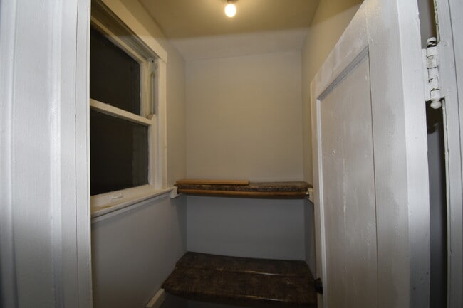 Building Photo - 5612 S Sawyer Ave