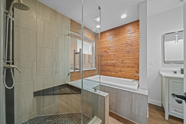 Building Photo - 16118 Market Garden Ln