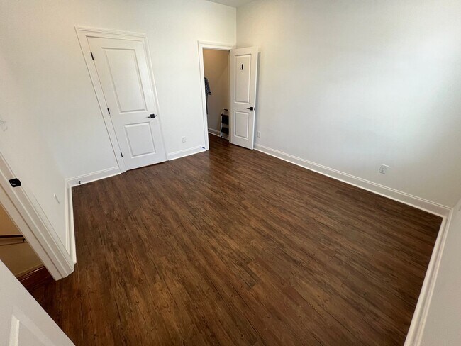 Building Photo - 662 Cottage Grv Cir