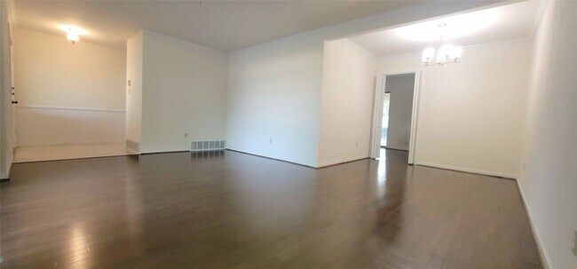 Building Photo - 5624 Woodway Dr