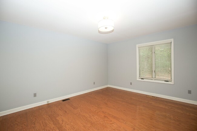 Building Photo - Cottage life in Southern Pines