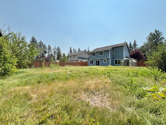 Building Photo - 905 Spence St