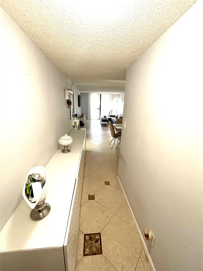 Building Photo - 737 SE 1st Way