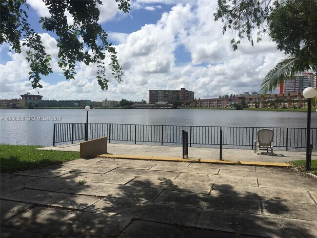 Building Photo - 1550 NE 191st St