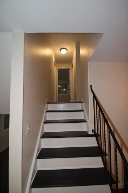 Building Photo - 34 Bright Oaks Dr