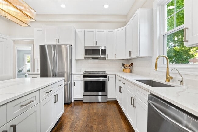 Building Photo - 90 Maple Pl