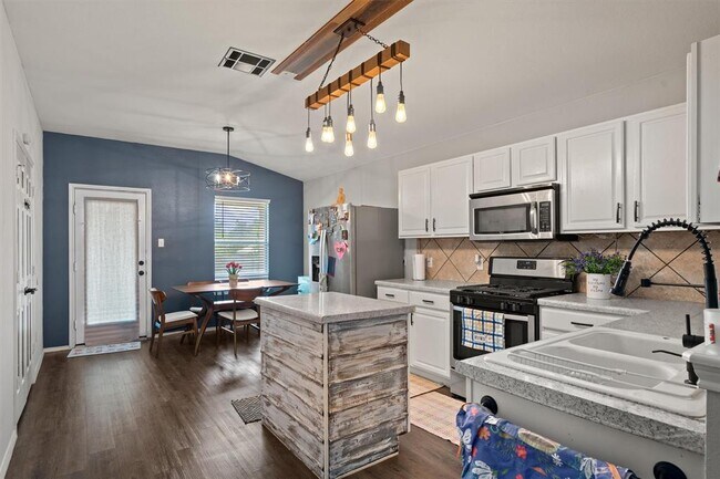 Building Photo - 18029 Basket Flower Bend