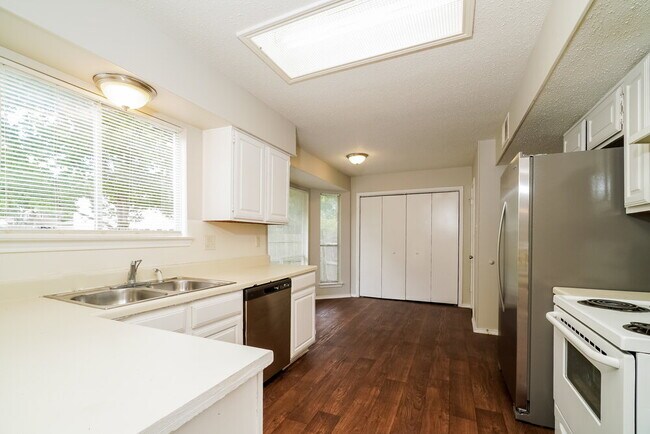 Building Photo - 14910 Eagle Run