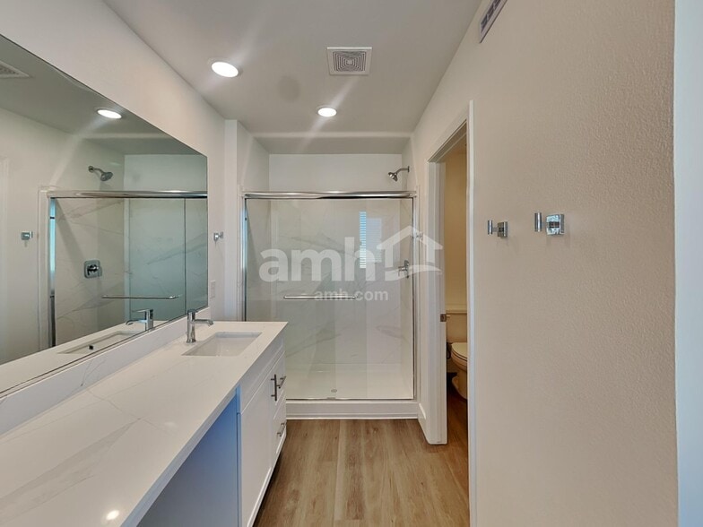 Building Photo - 5734 Las Vegas Crk St