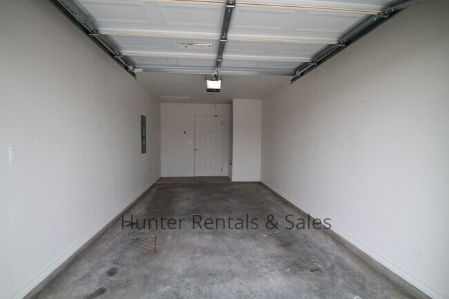 Building Photo - North Killeen 3-Bed Duplex with Modern Tou...