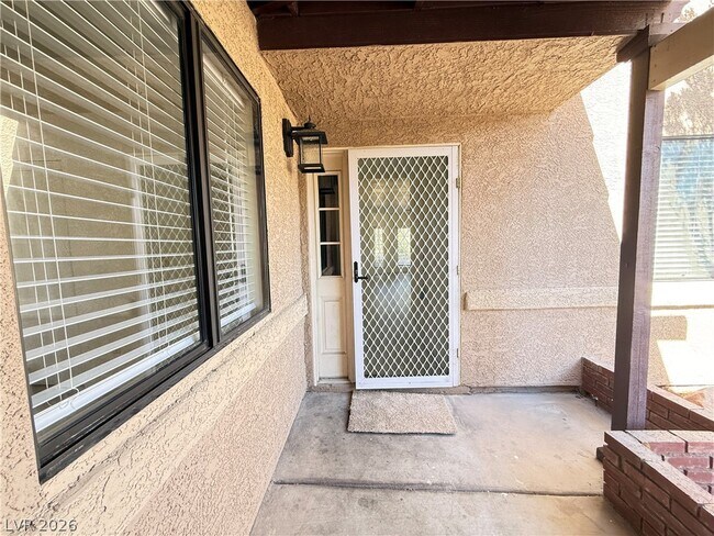 Building Photo - 4025 Delos Dr