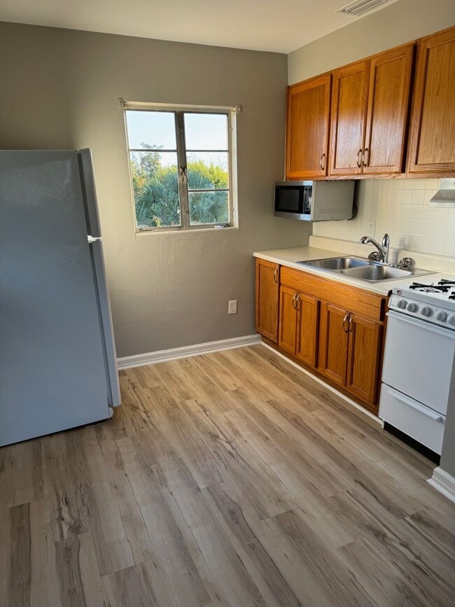 Building Photo - Single-Family House for Rent