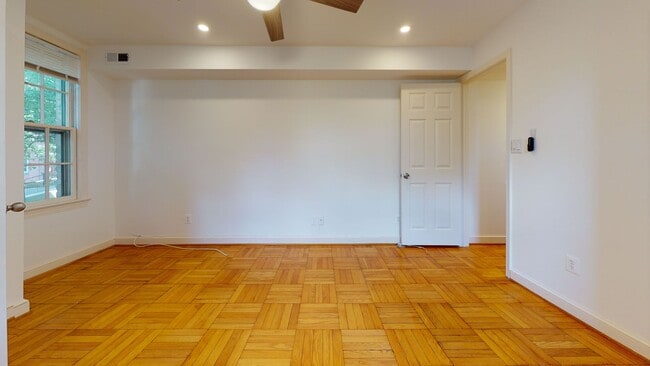 Building Photo - Spacious, Light-filled One Bedroom One Bat...