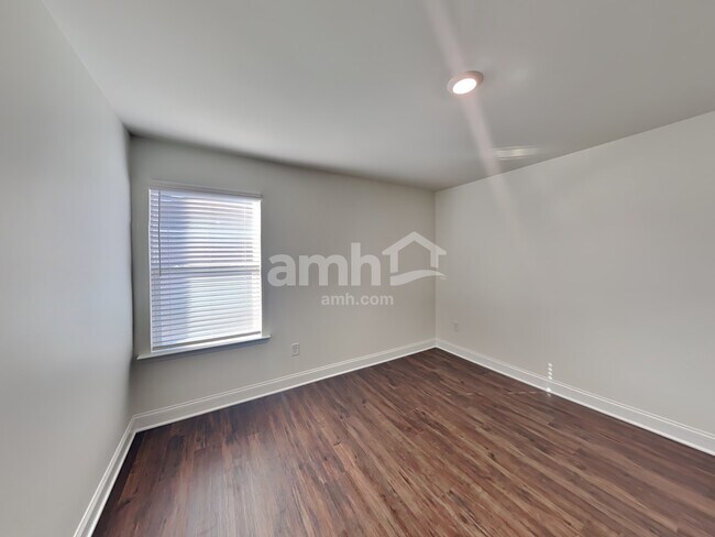 Building Photo - 800 Headland Wy