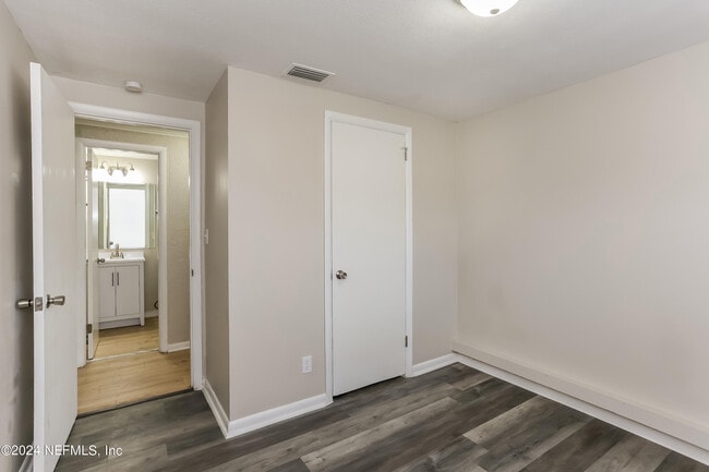 Building Photo - 303 Renne Dr N