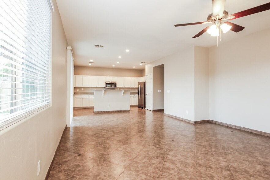 Building Photo - 2741 W Bowker St