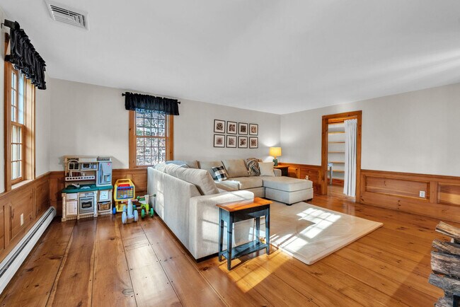 Building Photo - 73 Champeaux Rd