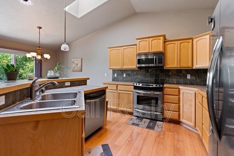 Building Photo - 5211 S Myrtle Ln