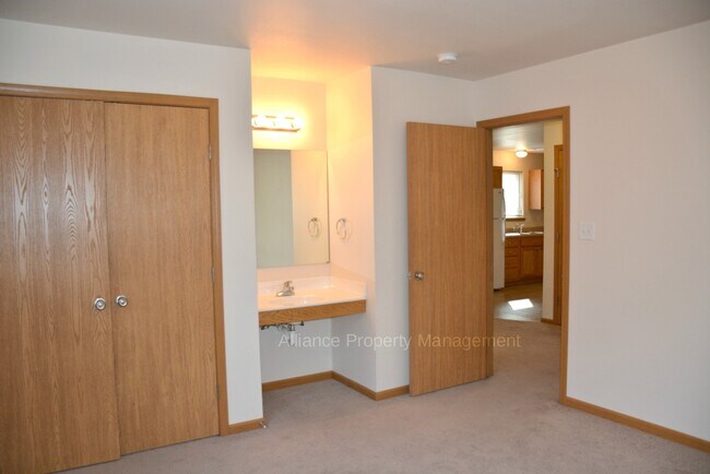 Building Photo - Vattier St. 928-30