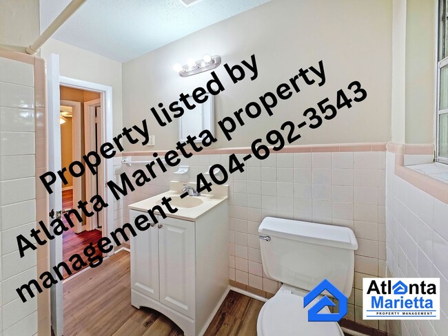Building Photo - Charming Renovated Ranch on Private Wooded...