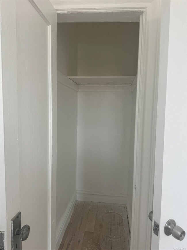 Building Photo - 739 Snediker Ave