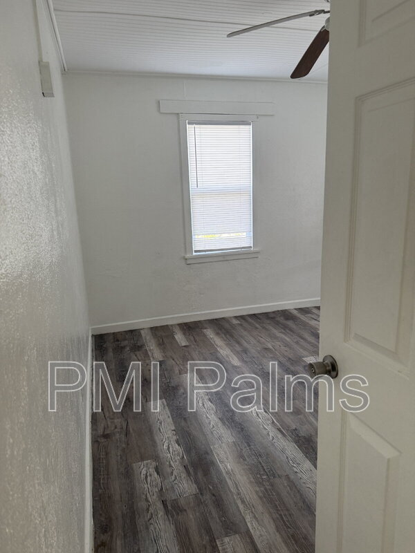 Building Photo - 2412 51st Ave N