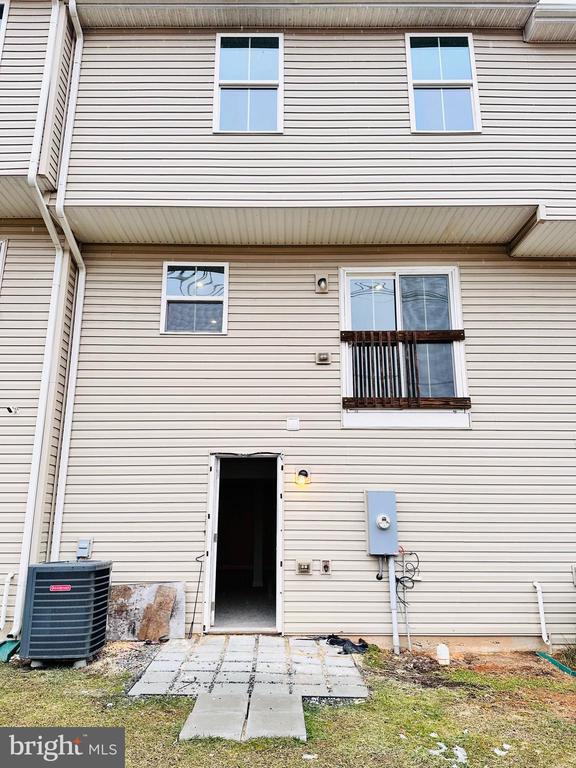 Building Photo - 35178 Sara Ct