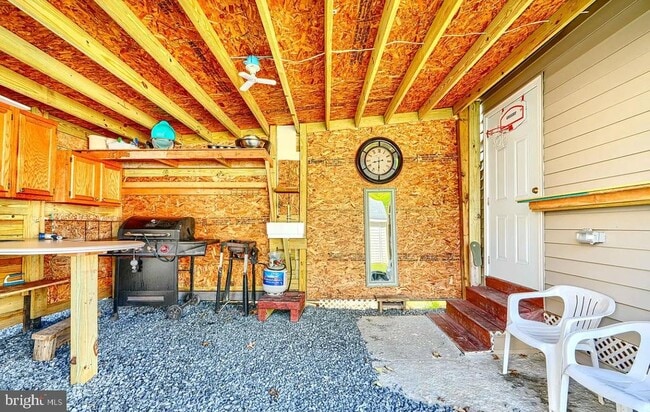 Building Photo - 4 Maya Way