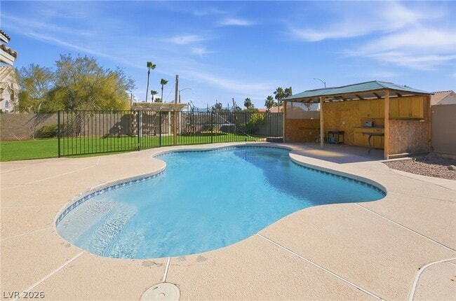 Building Photo - 747 Canyon Crest Dr