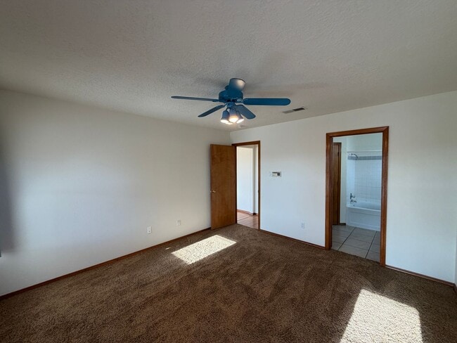 Building Photo - 3 Bedroom Single Story Home Available Near Unser Blvd NW & Ladera Dr NW!