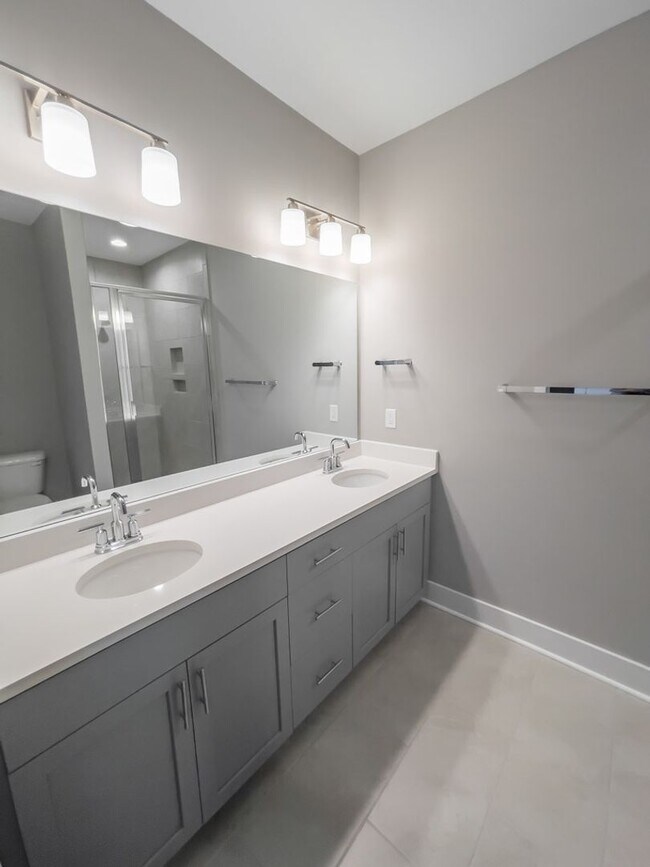 Building Photo - 2 BR 2.5 BA- Downtown Greenville Townhome- FOR RENT