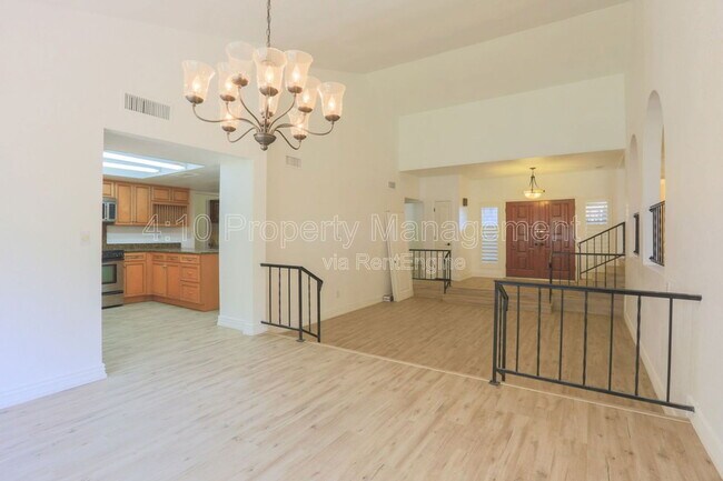 Building Photo - 951 E Leeward Ln