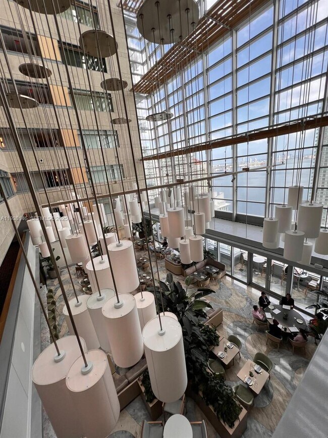 Building Photo - 1395 Brickell Ave