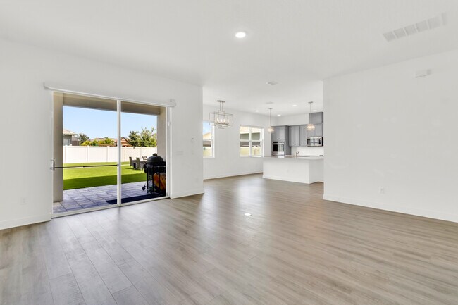 Building Photo - 5404 Golden Apple Dr