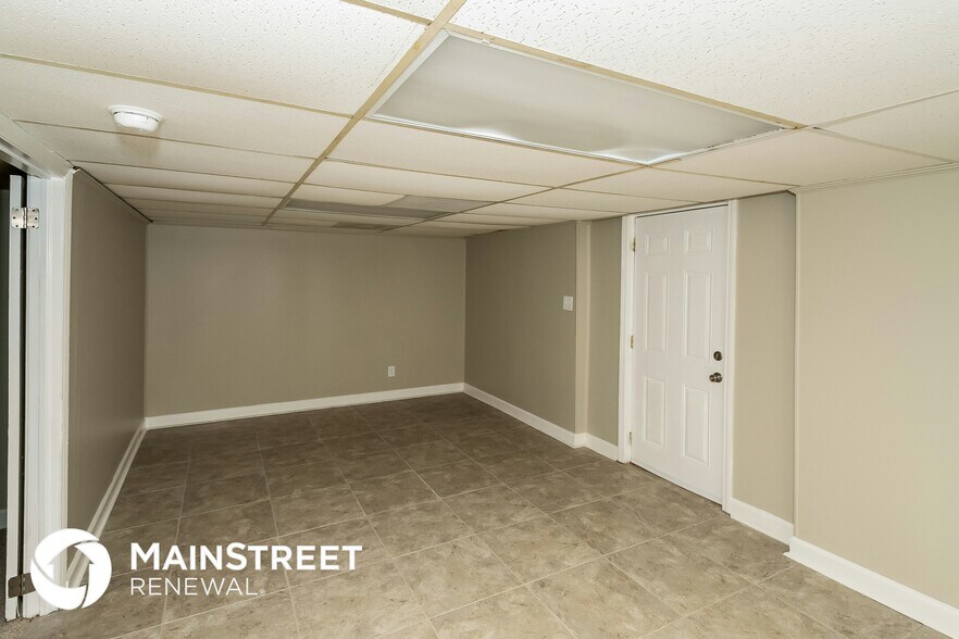 Building Photo - 2109 Pershing Rd