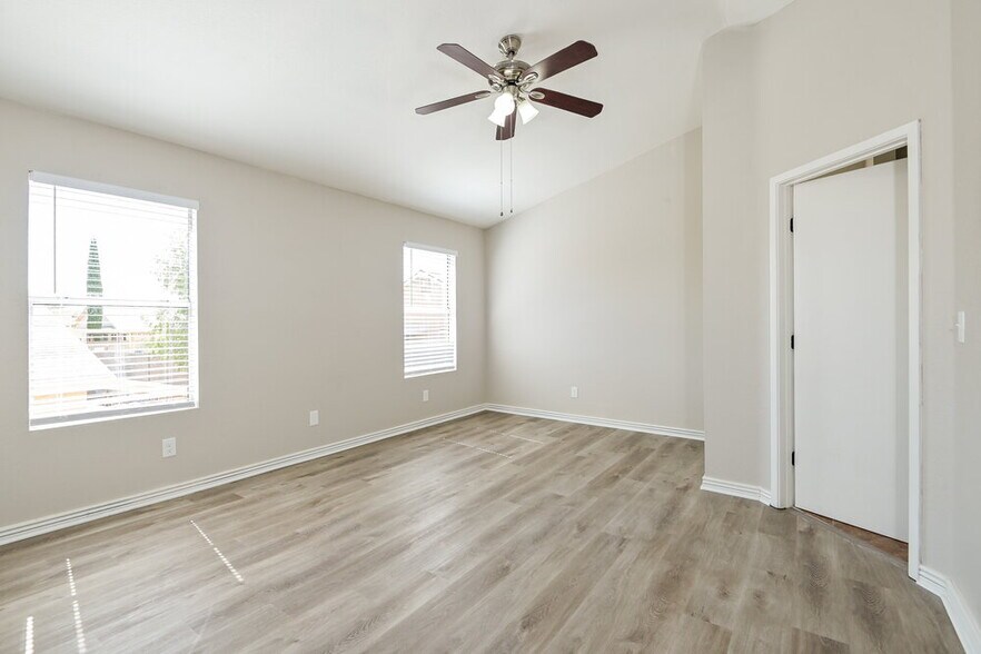 Building Photo - 2571 W Blaine Ct