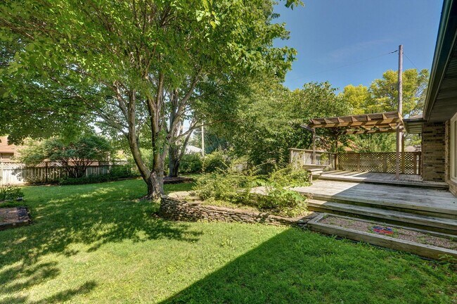 Building Photo - Charming 3 Bed | 2 Bath Home with Beautiful Outdoor Living