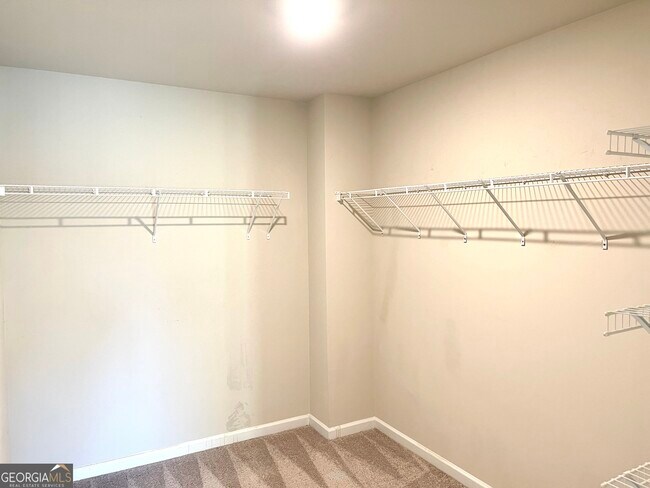 Building Photo - 3502 Lakeview Crk