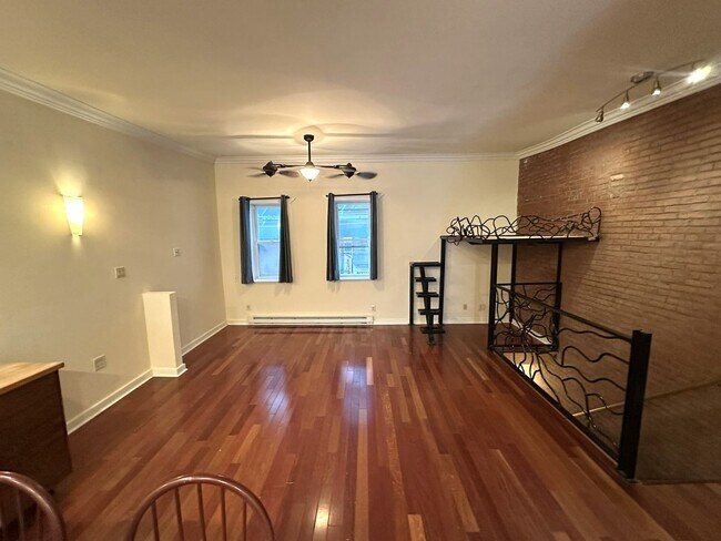 Building Photo - Gorgeous Studio Apartment in Fishtown with...