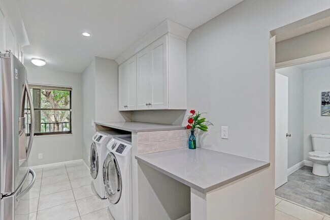 Building Photo - 3011 SW 21st Terrace