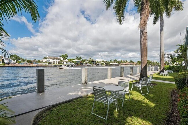 Building Photo - 561 Bayshore Dr