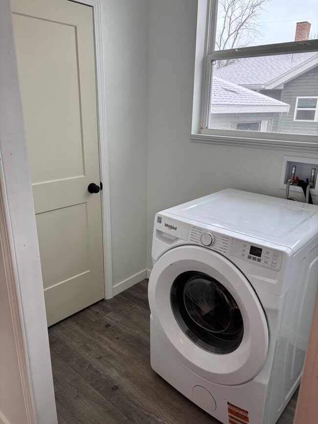 Building Photo - New Glory