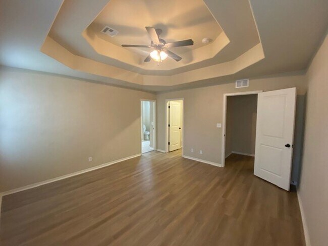 Building Photo - Spacious 4 Bed | 2 Bath | Large backyard | Bixby