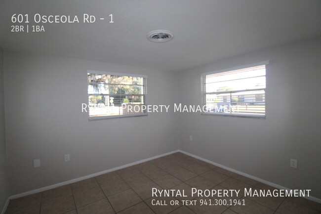 Building Photo - 2/1 Duplex just Minutes from Venice Beach!