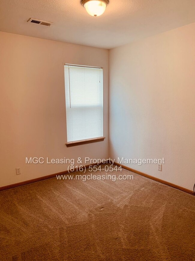 Building Photo - 105-107 Golfview Dr