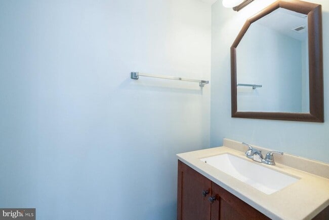 Building Photo - 39 Triple Crown Ct